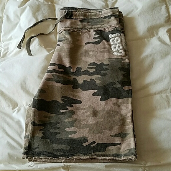 Mossimo Supply Co. Pants - Camo comfy shorts